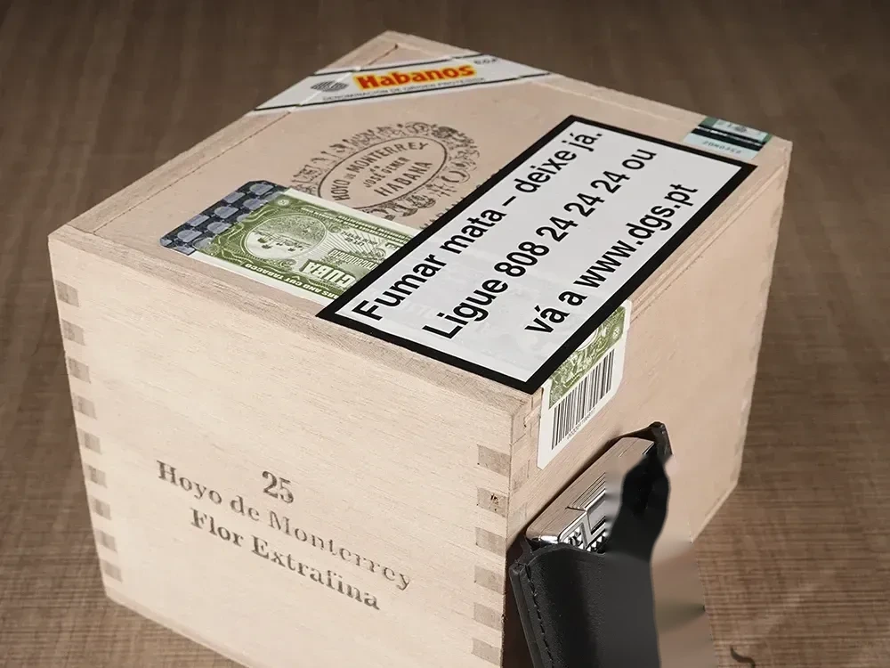 HOYO DE MONTERREY PETIT ROBUSTO product image