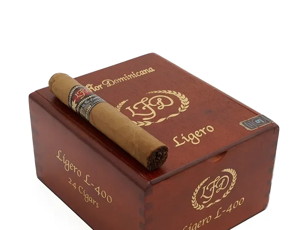 LA FLOR DOMINICANA LIGERO L-400 24S