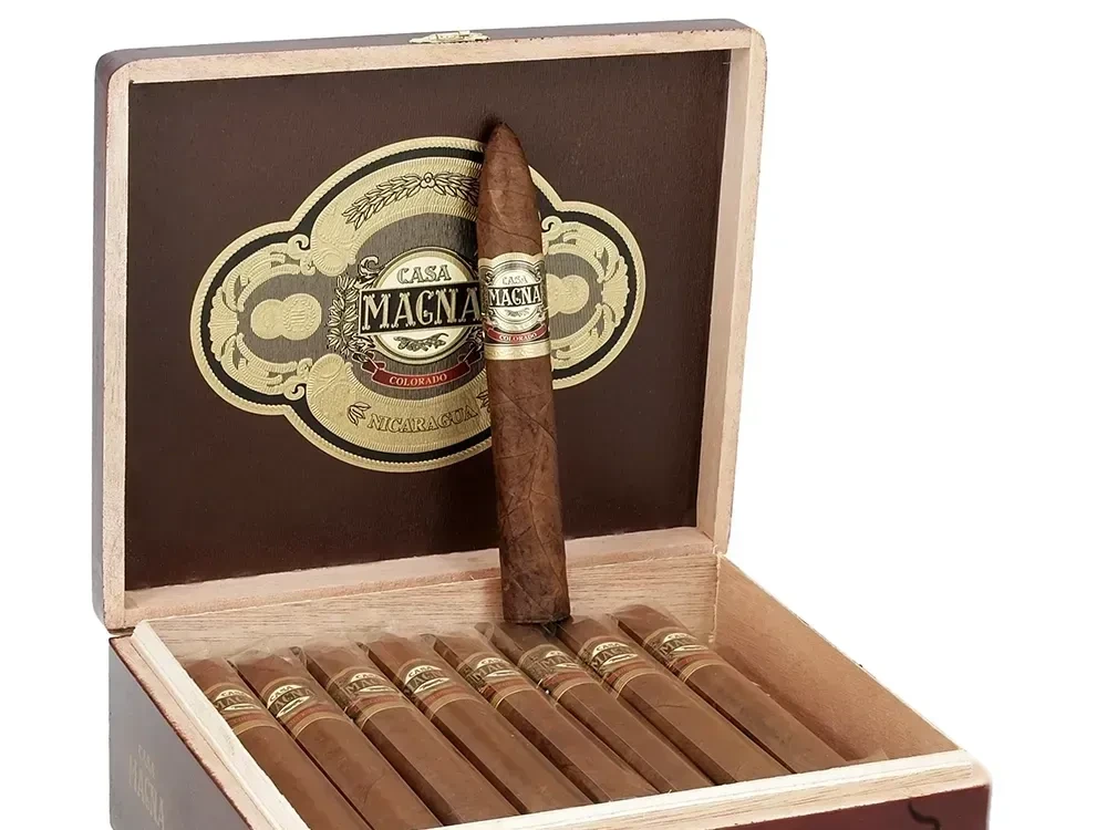 Quesada CASA MAGNA COLORADO BELICOSOS 27s