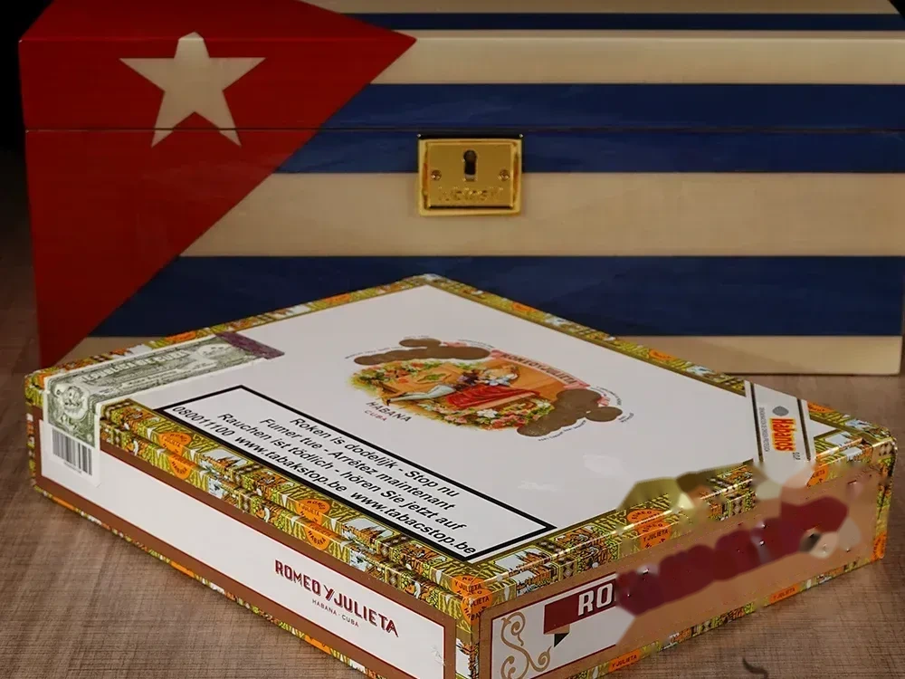ROMEO Y JULIETA CHURCHILLS 長丘吉爾